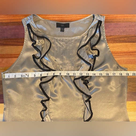 Banana Republic BR Monogram Sleeveless Silk Ruffled Tuxedo-style top, size M - Picture 8 of 9